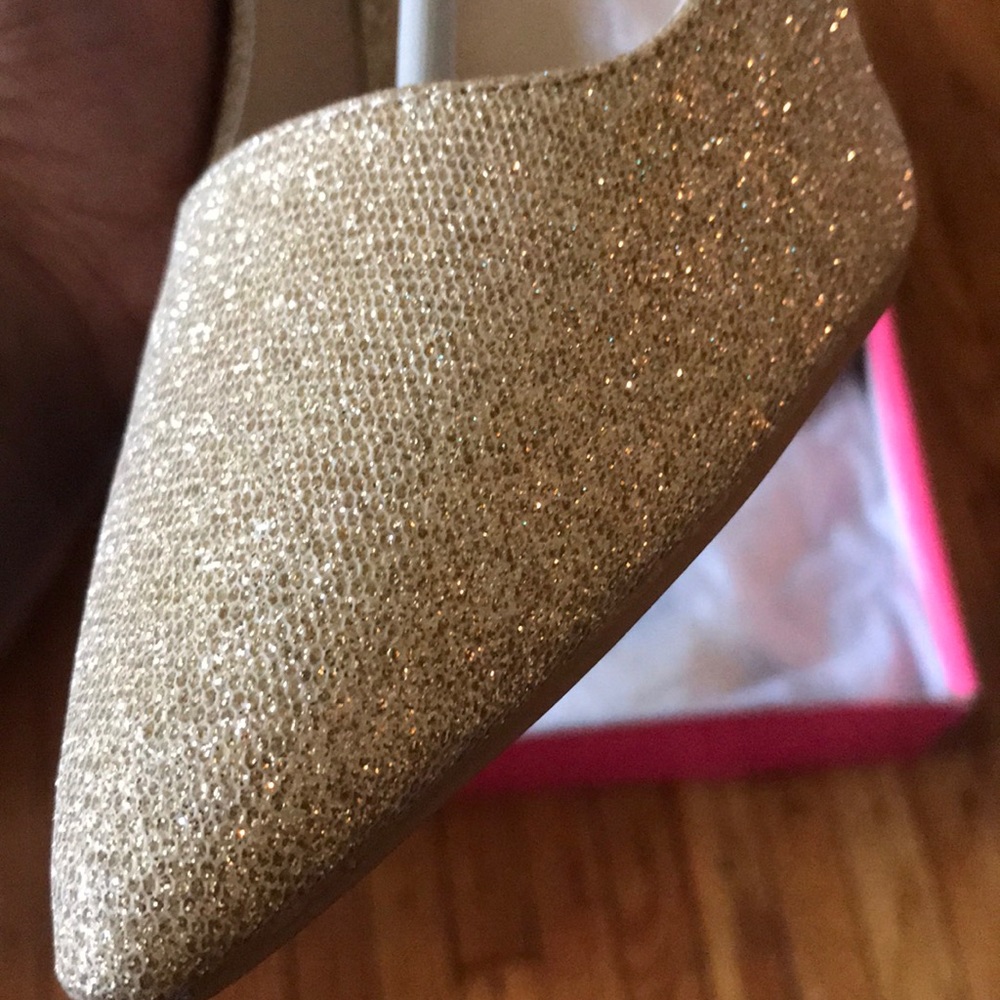 Shoes - Picture 2 of 4